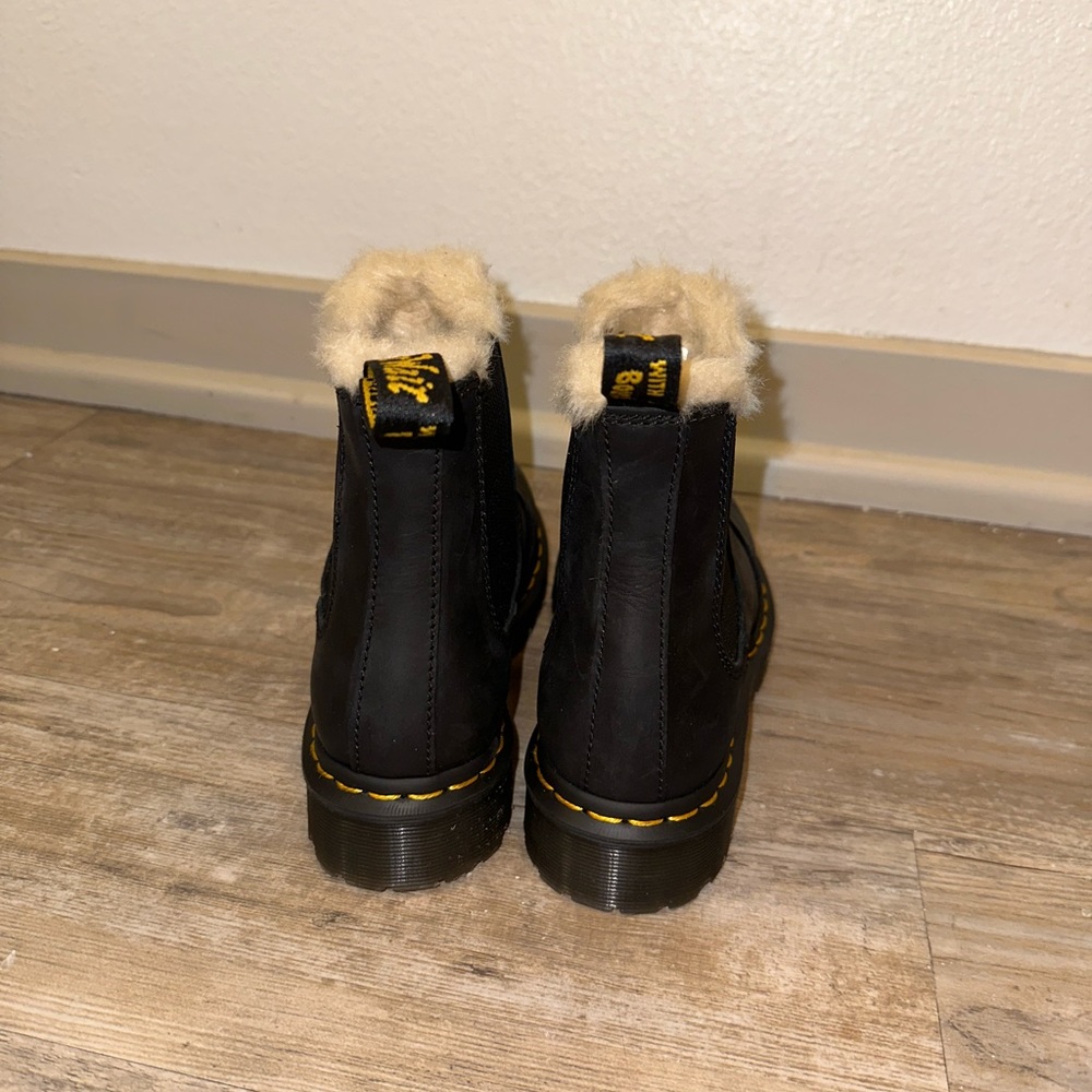 Dr. Martens furry Chelsea boot — SIZE 6 - Picture 3 of 4